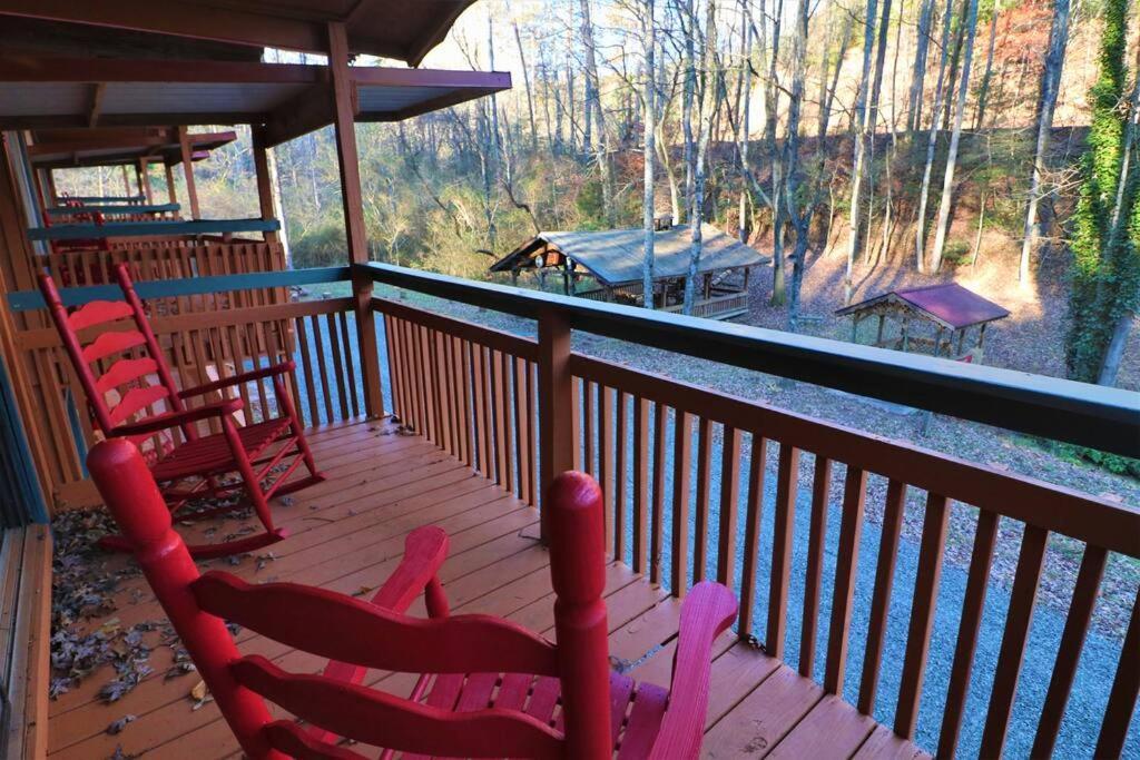 Amazing Cabin Fireplace And Stream #11 Helen Exteriör bild