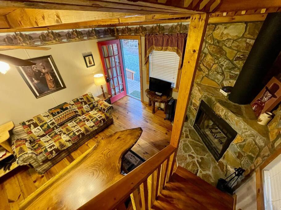 Amazing Cabin Fireplace And Stream #11 Helen Exteriör bild