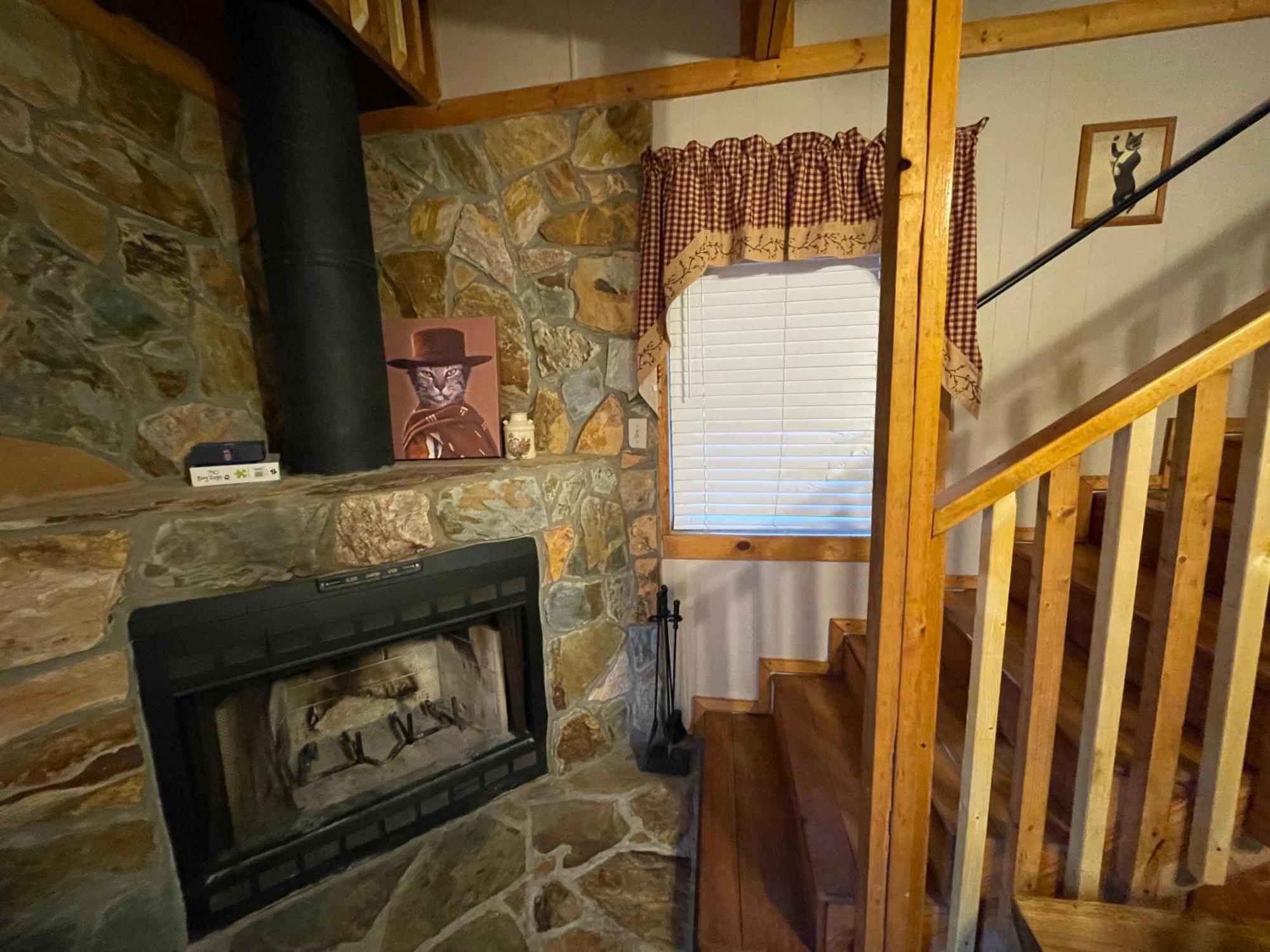 Amazing Cabin Fireplace And Stream #11 Helen Exteriör bild